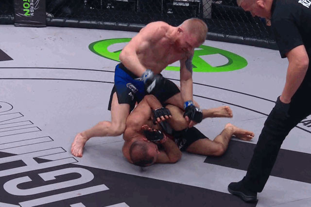 Anatoly Kondratiev hạ gục đối thủ. Anatoly Kondratiev hạ gục đối thủ.