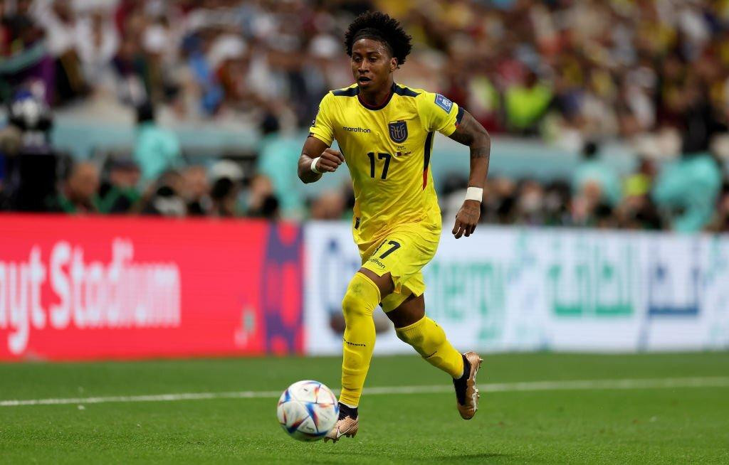 Hậu vệ phải: Angelo Preciado (Ecuador). Hậu vệ phải: Angelo Preciado (Ecuador).