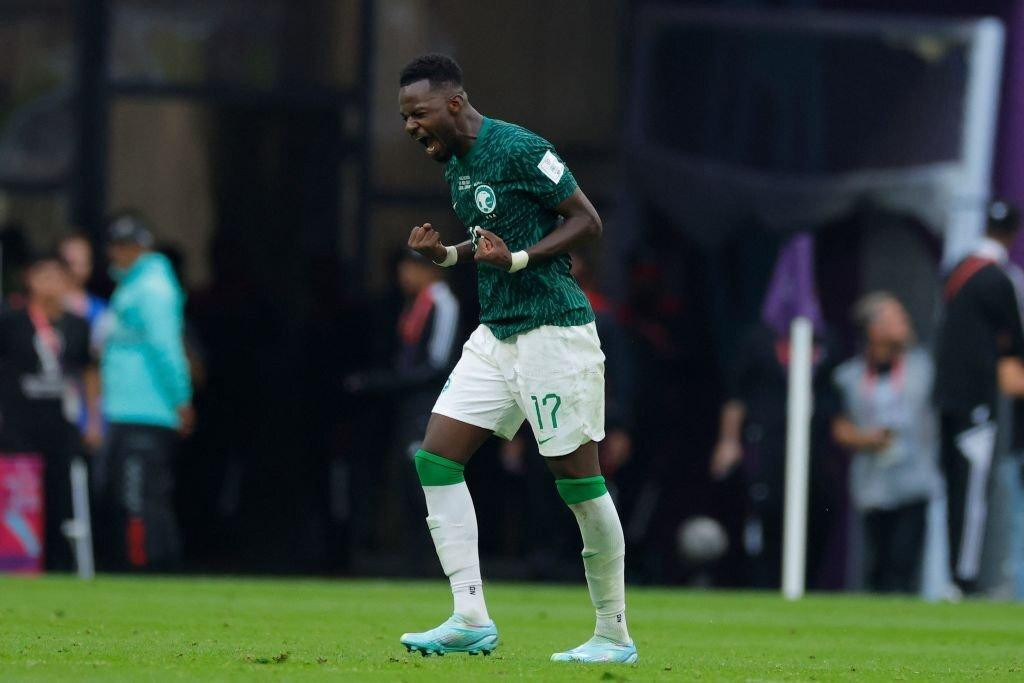 Trung vệ: Hassan Al-Tambakti (Saudi Arabia). Trung vệ: Hassan Al-Tambakti (Saudi Arabia).