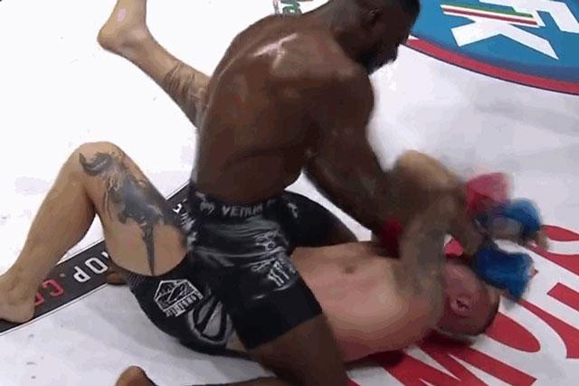 Simon Biyong đấm gục Dragos Zubco.