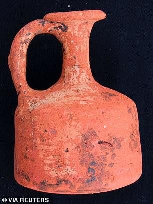 Bình cổ được chôn trong các ngôi mộ