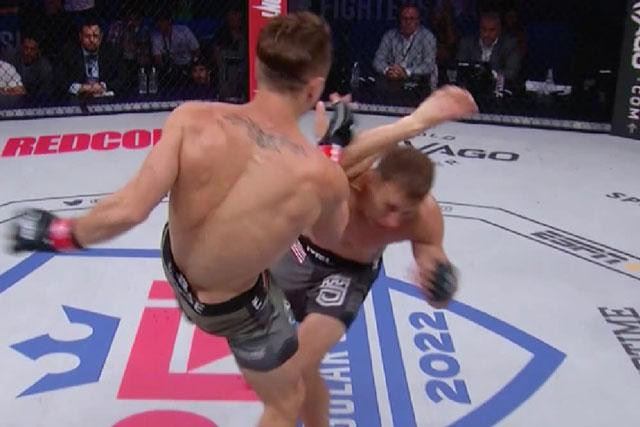 Pha ra đòn ấn định kết quả trận đấu. Pha ra đòn ấn định kết quả trận đấu.