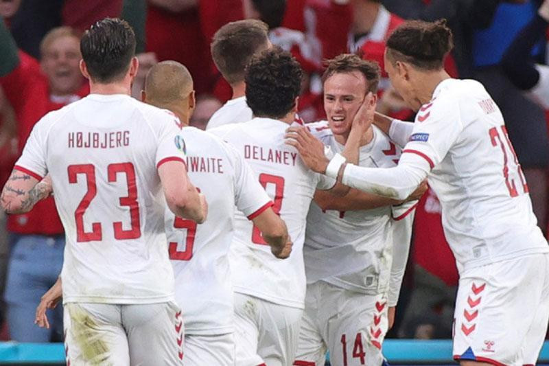 Các cầu thủ Đan Mạch tràn đầy tự tin trước cuộc đọ sức với xứ Wales. Ảnh: Reuters. Các cầu thủ Đan Mạch tràn đầy tự tin trước cuộc đọ sức với xứ Wales. Ảnh: Reuters.