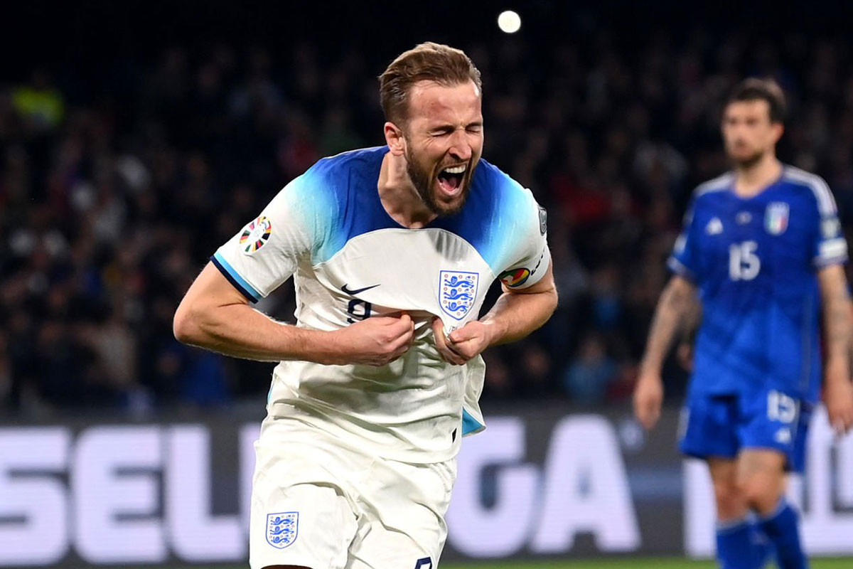 Kane ăn mừng bàn thắng vào lưới Italia. Kane ăn mừng bàn thắng vào lưới Italia.