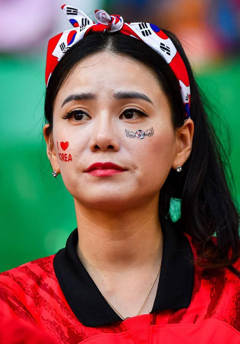 Nét mặt đăm chiêu.