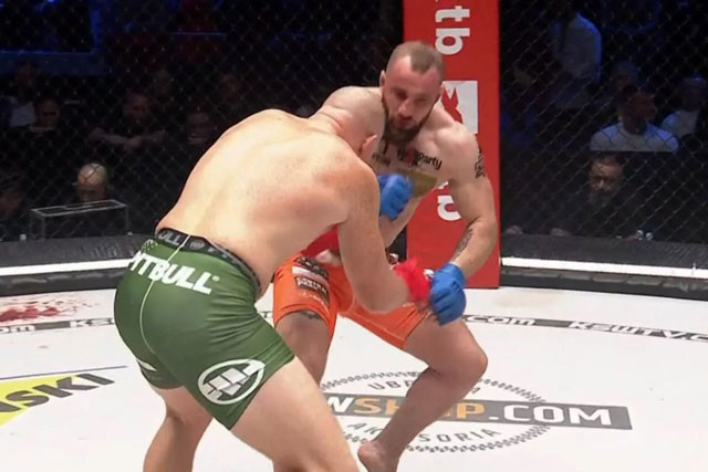 Stefan Vojcak (trái) đã có chiến thắng thứ 7. Stefan Vojcak (trái) đã có chiến thắng thứ 7.