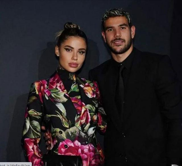 Zoe Cristofoli – là bạn gái của Theo Hernandez. Zoe Cristofoli – là bạn gái của Theo Hernandez.