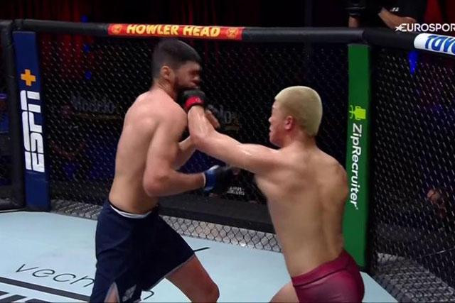 Cú ra đòn chuẩn xác của Yusaku Kinoshita.