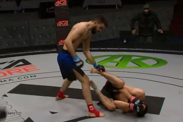 Mekhroch Mamadshoev hạ gục đối thủ. Mekhroch Mamadshoev hạ gục đối thủ.