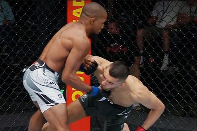 Pha ra đòn ấn định kết quả trận đấu. Pha ra đòn ấn định kết quả trận đấu.