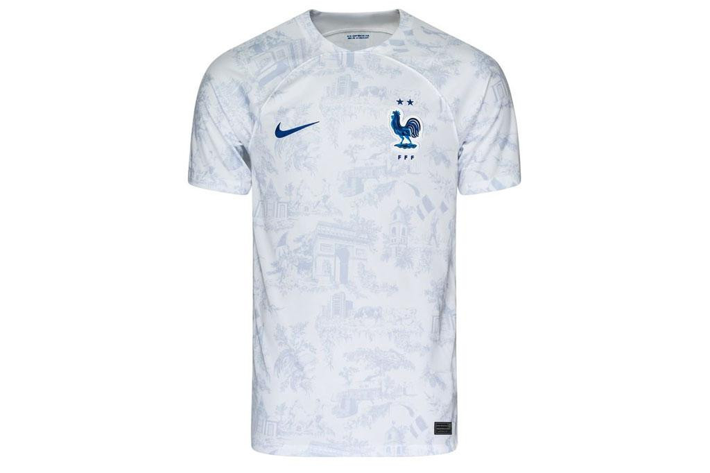 4. Áo sân khách của tuyển Pháp do Nike sản xuất.