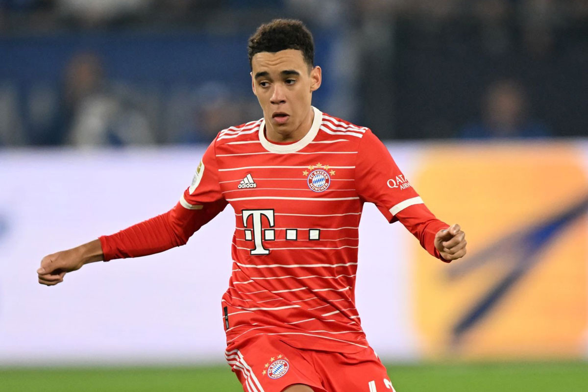 Tiền vệ: Jamal Musiala (Bayern Munich, 19 tuổi, định giá chuyển nhượng: 100 triệu euro).