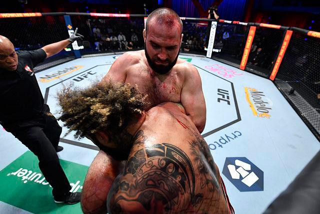 Đòn lên gối của Martin Buday. Đòn lên gối của Martin Buday.