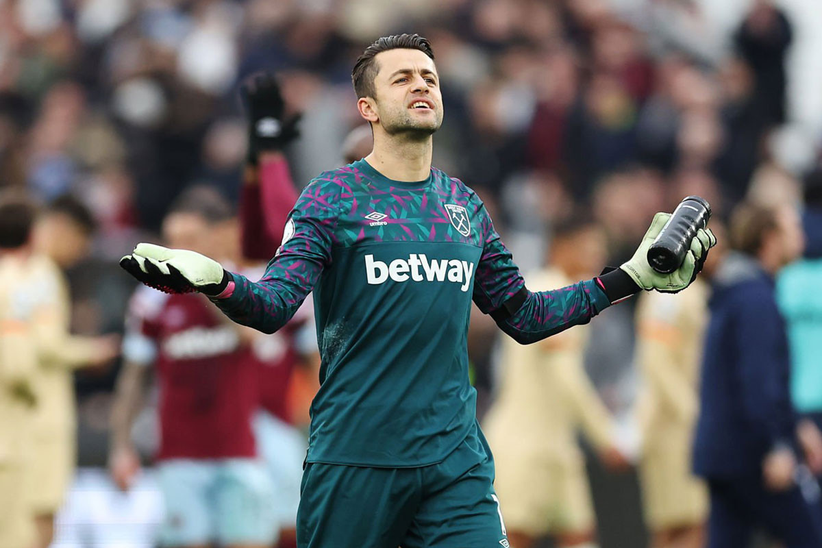 9. Lukasz Fabianski (West Ham, số lần cứu thua ở mùa giải 2022/23: 63). 9. Lukasz Fabianski (West Ham, số lần cứu thua ở mùa giải 2022/23: 63).