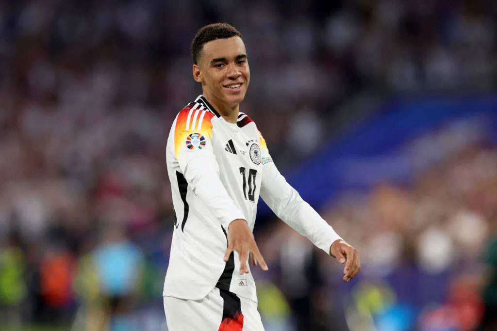 Tiền vệ tấn công: Jamal Musiala (Đức).