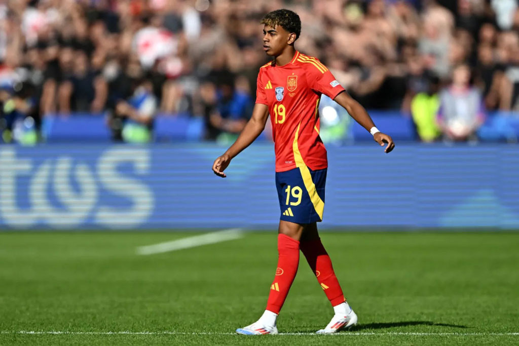 Tiền vệ trái: Lamine Yamal (Tây Ban Nha).