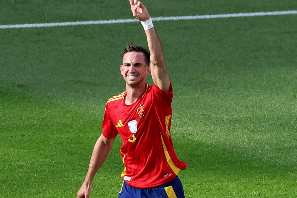 Tiền vệ trung tâm: Fabian Ruiz (Tây Ban Nha).