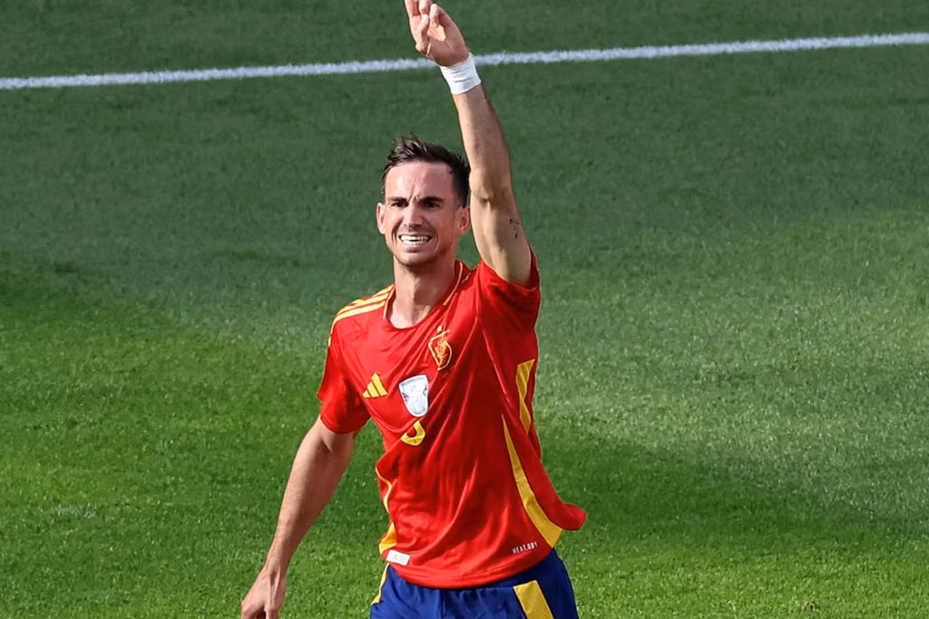 Tiền vệ trung tâm: Fabian Ruiz (Tây Ban Nha).