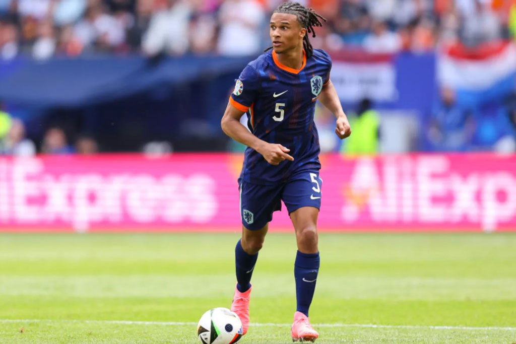 Trung vệ: Nathan Ake (Hà Lan).