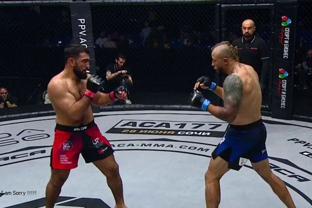 Elmar Gasanov (trái) đã có chiến thắng thứ 9.