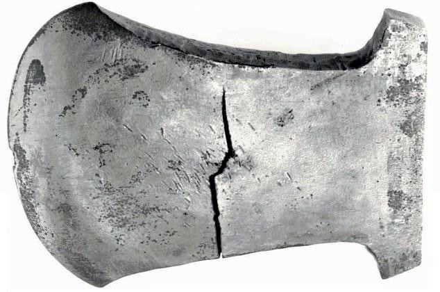 Takabuti có thể đã chết vì một nhát rìu chí mạng Takabuti có thể đã chết vì một nhát rìu chí mạng