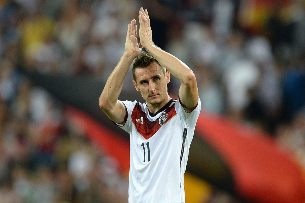 2. Miroslav Klose (Đức). Klose tham dự 4 kỳ World Cup 2002, 2006, 2010, 2014 và được ra sân 24 trận. 2. Miroslav Klose (Đức). Klose tham dự 4 kỳ World Cup 2002, 2006, 2010, 2014 và được ra sân 24 trận.