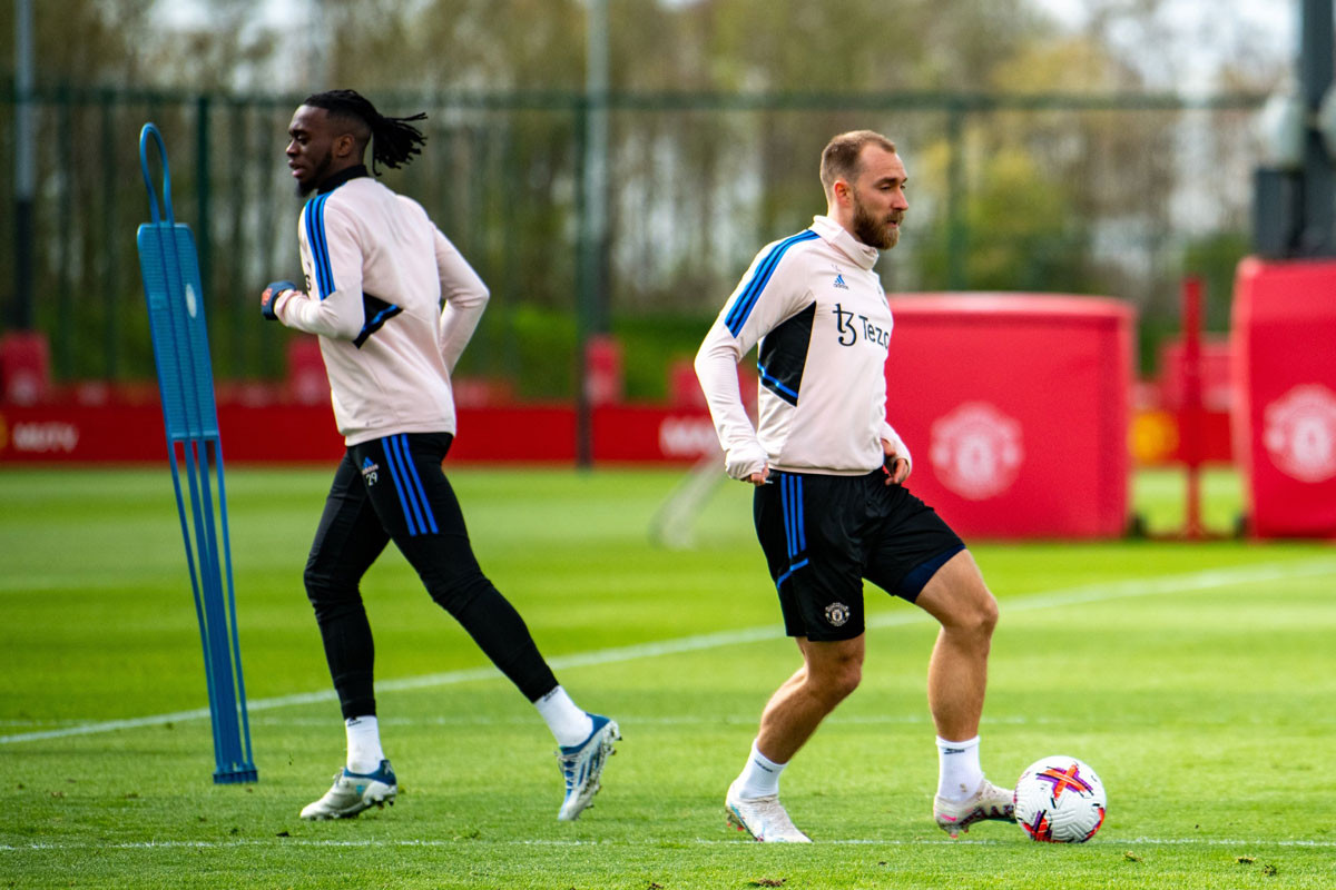 Eriksen (phải) đã trở lại tập luyện.