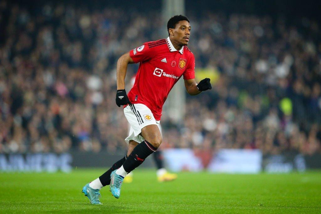 Martial thường xuyên phải ngồi ngoài ở mùa giải này vì chấn thương. Martial thường xuyên phải ngồi ngoài ở mùa giải này vì chấn thương.