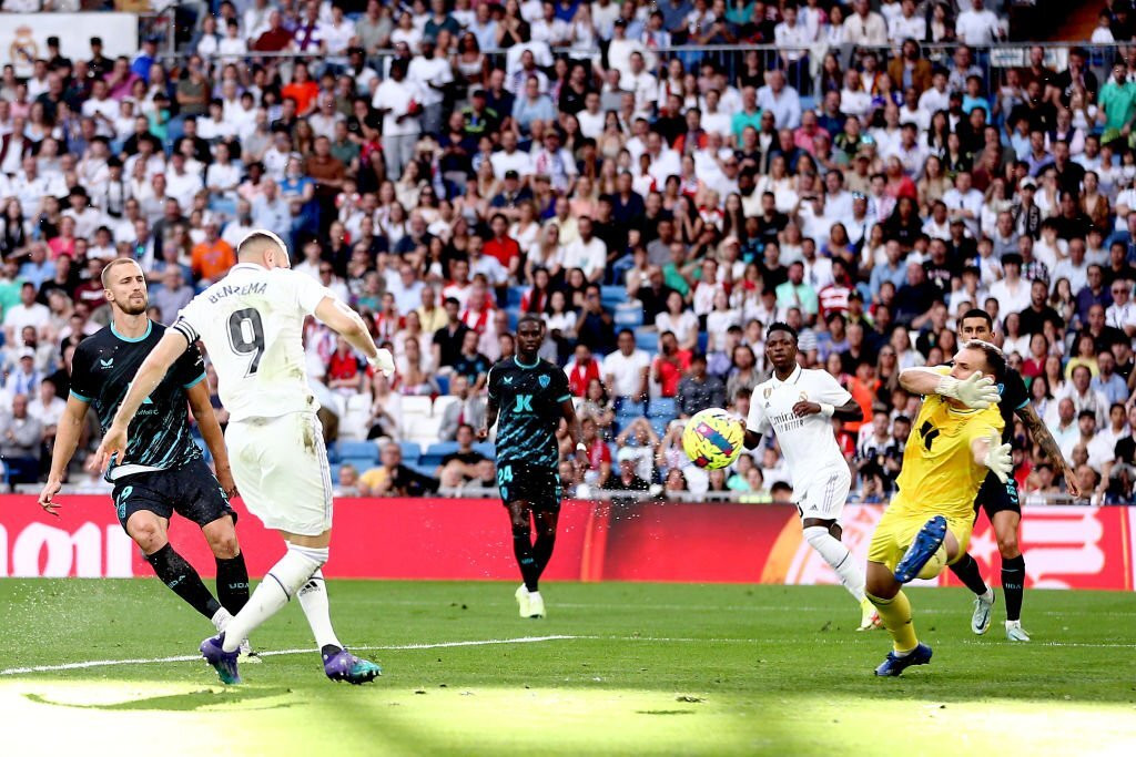 Benzema mở tỷ số cho Real ngay phút thứ 5. Benzema mở tỷ số cho Real ngay phút thứ 5.