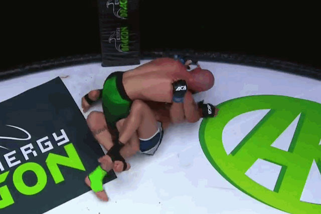 Gadzhimurad Khiramagomedov quật ngã Ciro Rodrigues.