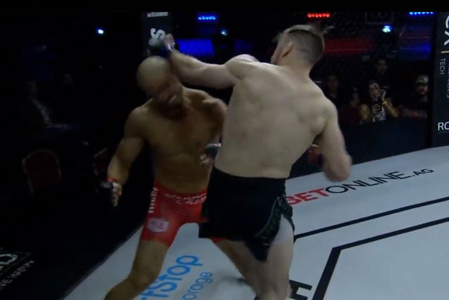 Justin Budd ra đòn chính xác. Justin Budd ra đòn chính xác.