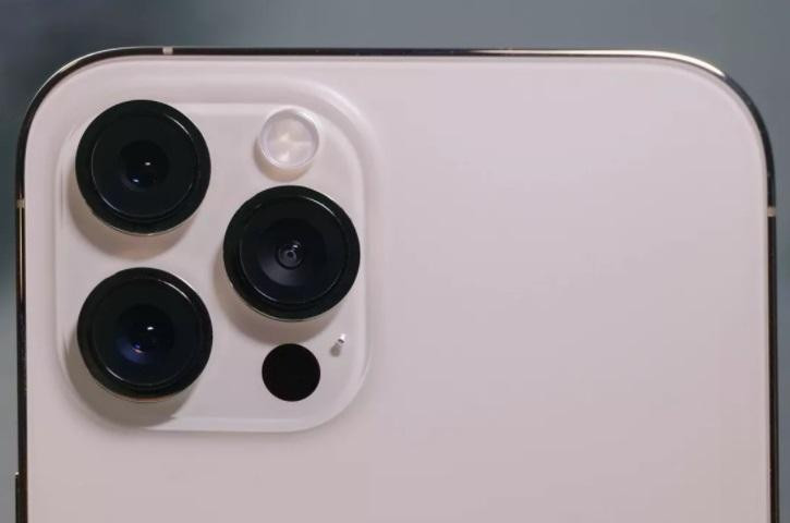Cụm camera trên iPhone 13 có thể có nhiều tính năng mới. Ảnh Cnet.