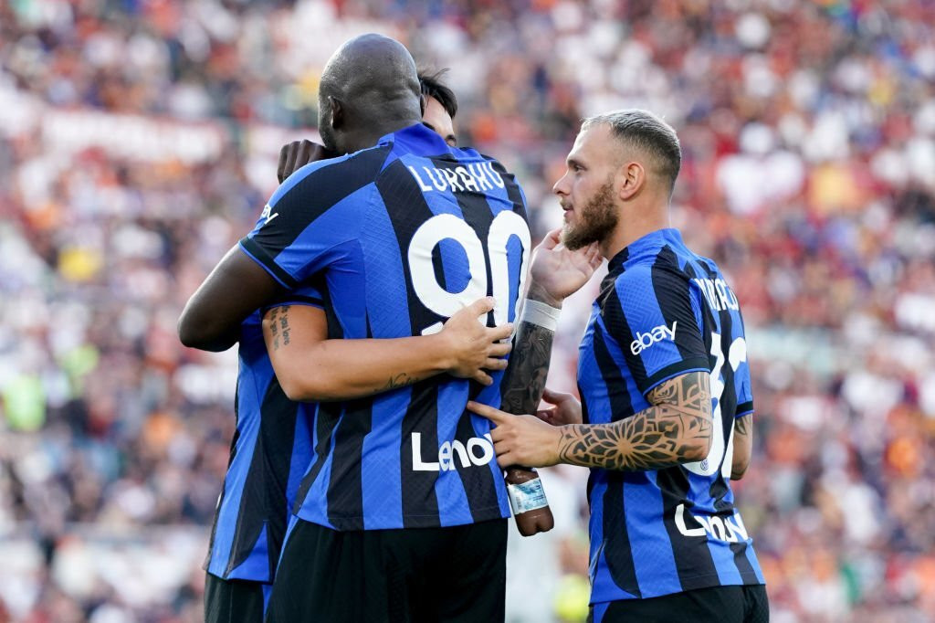 Các cầu thủ Inter ăn mừng sau khi Lukaku nhân đôi cách biệt.