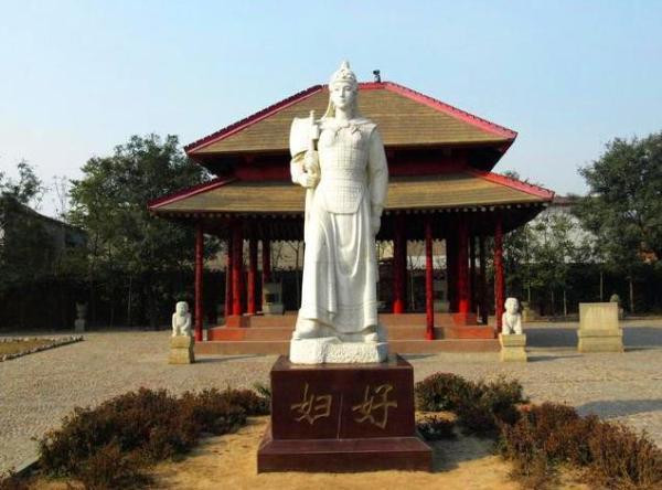 Tượng nữ tướng Phụ Hảo ở Hà Nam. Ảnh QQ Tượng nữ tướng Phụ Hảo ở Hà Nam. Ảnh QQ