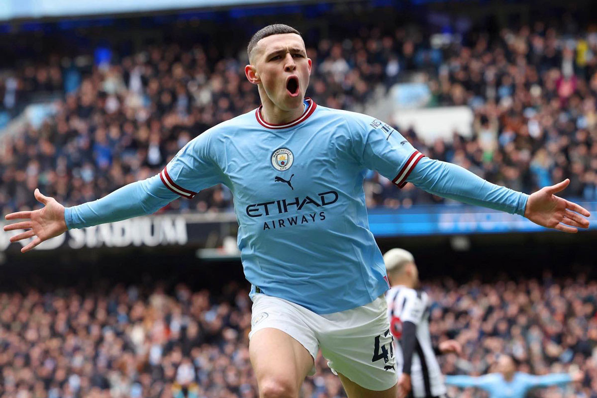 Tiền vệ trái: Phil Foden (Man City, định giá chuyển nhượng: 110 triệu euro).
