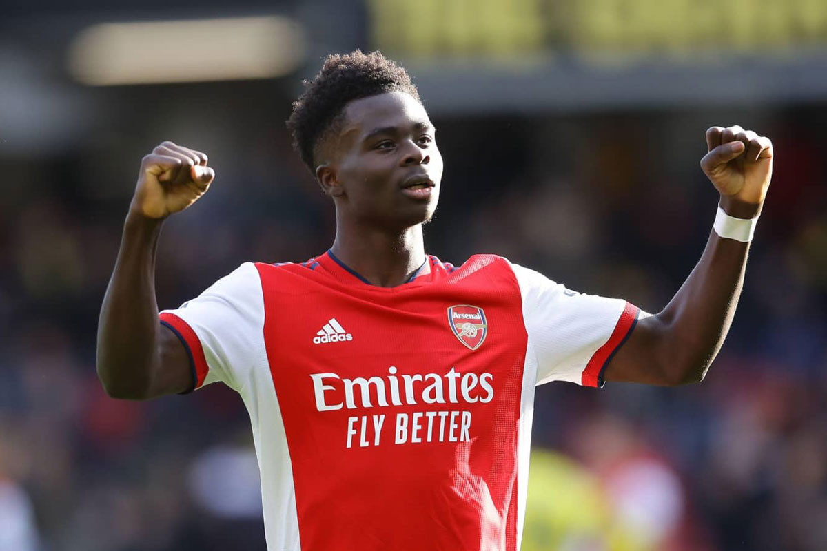 Tiền vệ phải: Bukayo Saka (Arsenal, định giá chuyển nhượng: 100 triệu euro).