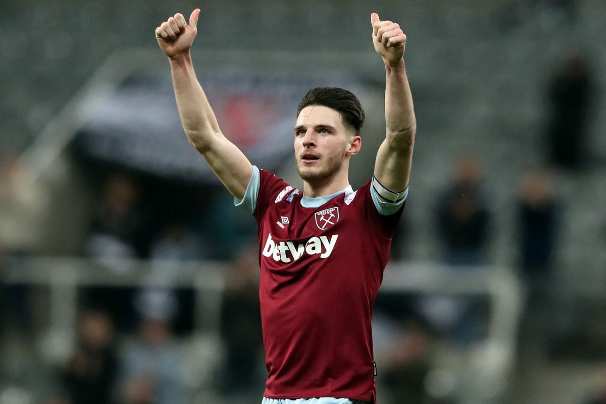 Tiền vệ trung tâm: Declan Rice (West Ham, định giá chuyển nhượng: 80 triệu euro).