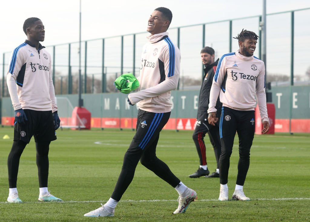 Rashford (giữa) sẵn sàng đá chính ở trận lượt về với Sevilla.