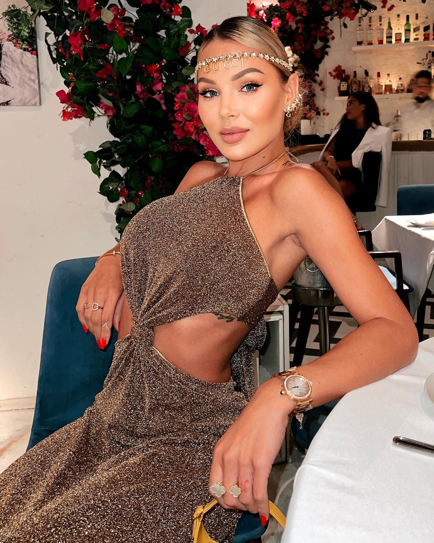 Trên trang Instagram cá nhân có hơn 409.000 người theo dõi, Dasha Lapushka thường xuyên đăng tải những hình ảnh nóng bỏng.