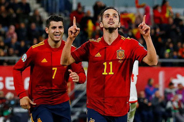 Các cầu thủ Tây Ban Nha ăn mừng bàn thắng. Các cầu thủ Tây Ban Nha ăn mừng bàn thắng.