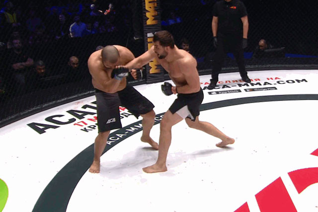 Faridun Odilov ra đòn chính xác.