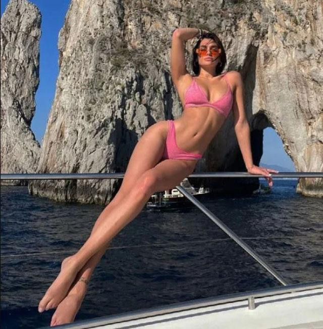 Margarida Corceiro là một diễn viên và cô bắt đầu hẹn hò với Joao Felix từ năm 2019. Kể từ đó, chân dài 20 tuổi luôn sát cánh bên bạn trai trong từng bước đường sự nghiệp. Margarida Corceiro là một diễn viên và cô bắt đầu hẹn hò với Joao Felix từ năm 2019. Kể từ đó, chân dài 20 tuổi luôn sát cánh bên bạn trai trong từng bước đường sự nghiệp.