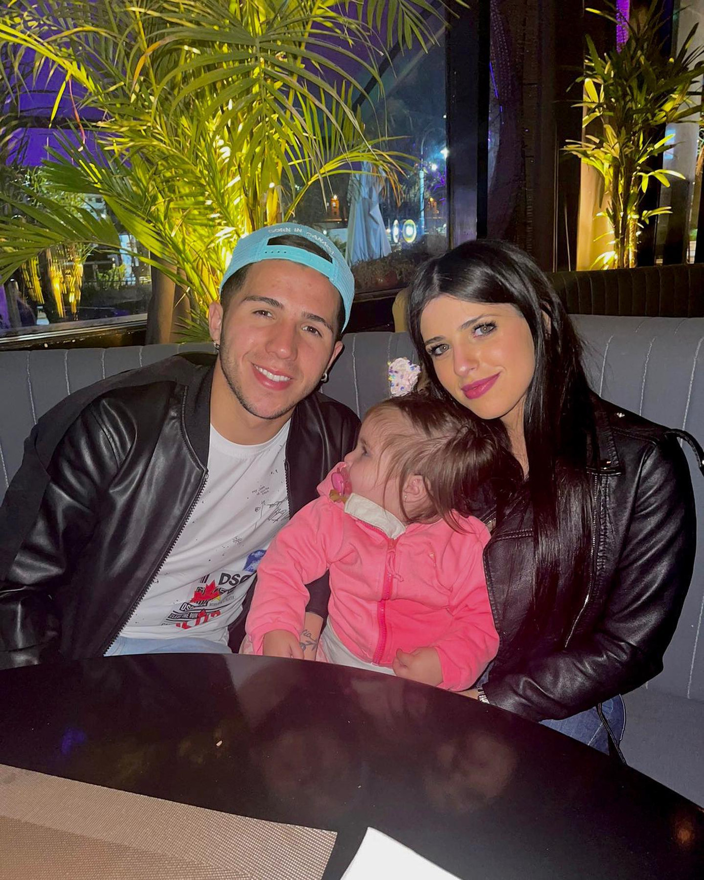 Bộ ba hạnh phúc Valentina Cervantes, Enzo Fernandez và con gái Olivia