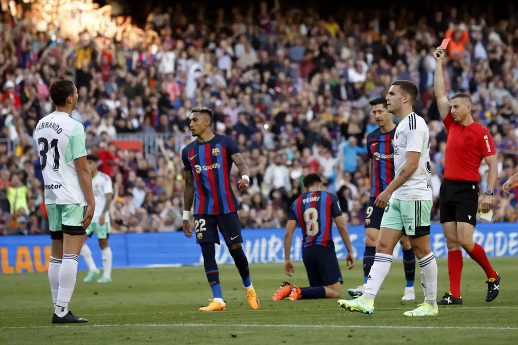 Jorge Herrando sớm bị truất quyền thi đấu. Jorge Herrando sớm bị truất quyền thi đấu.