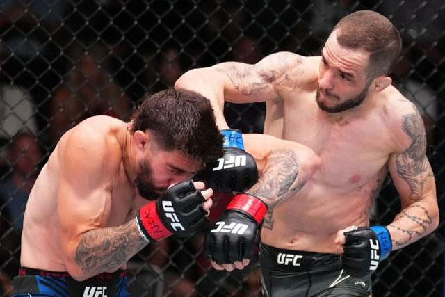 Cú ra đòn chính xác của Lucas Almeida. Cú ra đòn chính xác của Lucas Almeida.