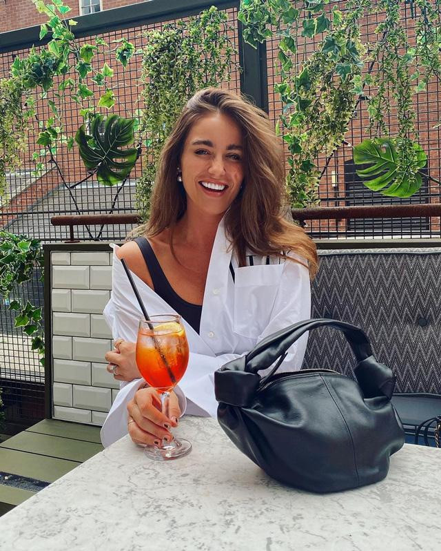 Fern Hawkins, vợ hậu vệ Harry Maguire. Fern Hawkins, vợ hậu vệ Harry Maguire.