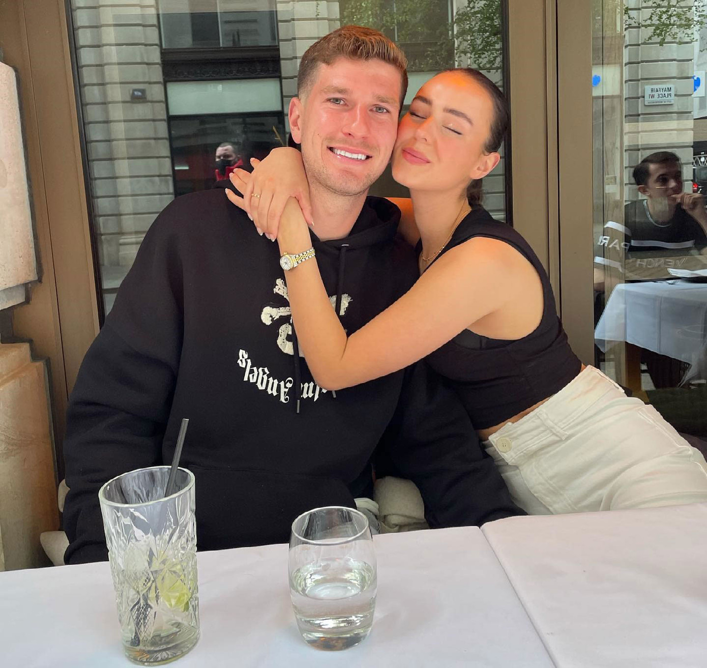 Chris Mepham hiện đang khoác áo CLB Bournemout ở Premier League.