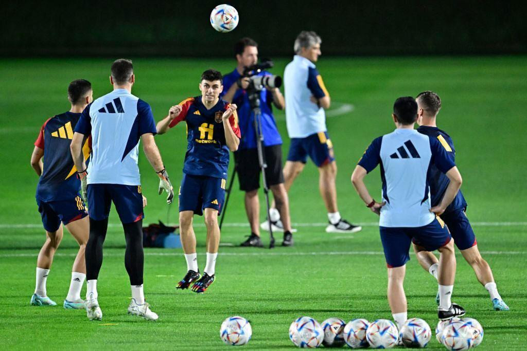 9. Tây Ban Nha (chiều cao trung bình của 26 cầu thủ: 180,9 cm).