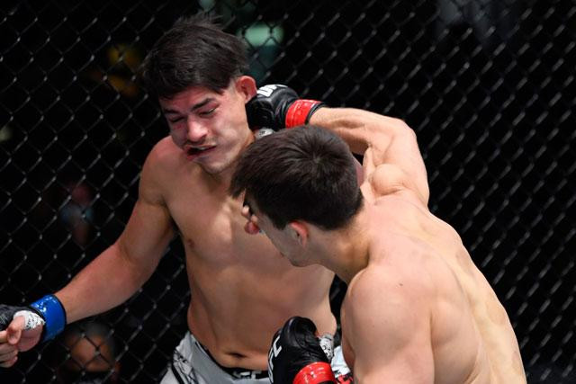 Pha ra đòn giúp Alexander Hernandez giành chiến thắng.