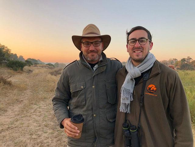 Pieter van Wyk (trái) và người sáng lập trang Latest Sightings - Nadav Ossendryve đã ghi được cảnh tượng kịch tính này. Pieter van Wyk (trái) và người sáng lập trang Latest Sightings - Nadav Ossendryve đã ghi được cảnh tượng kịch tính này.